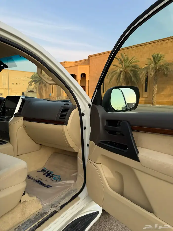 لاندكروزر 2017 رقم (( 3)) عدد الملاك ((2)) 33