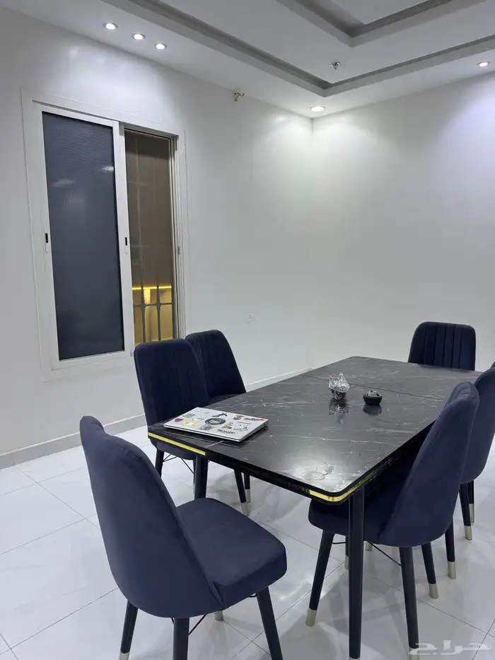 طاولة طعام 6 كراسي مستعملة - قابلة للطي تصغير وتكبير 0