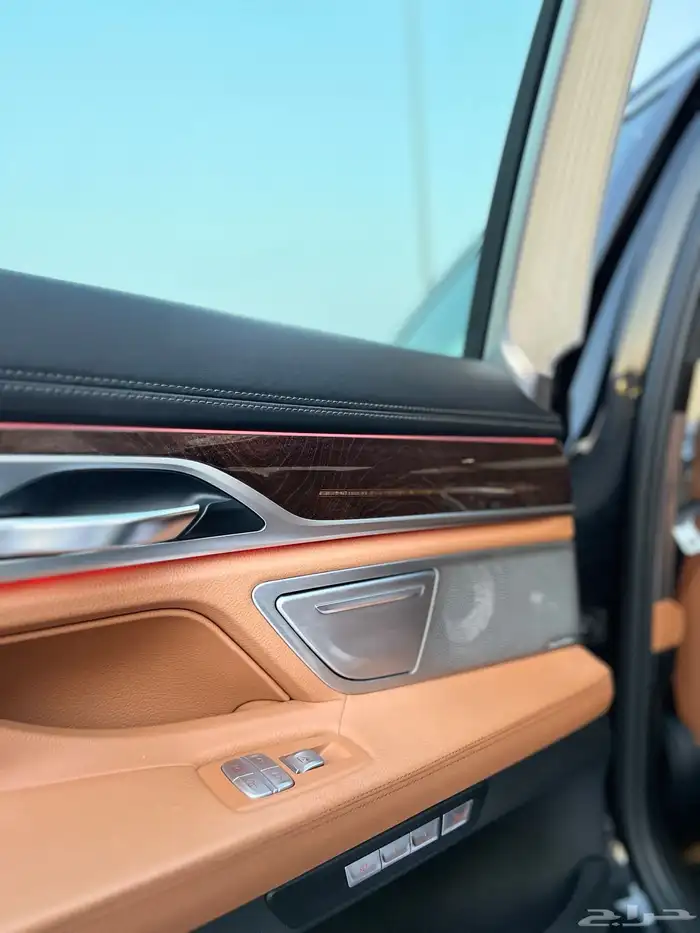 بي ام دبليو 750li ممشى قليل 2016 قمة النظافة بحالة الوكالة 29