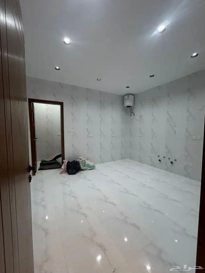 للبيع دور ارضي 6غرف بحوش وسيع شمال خميس مشيط 12