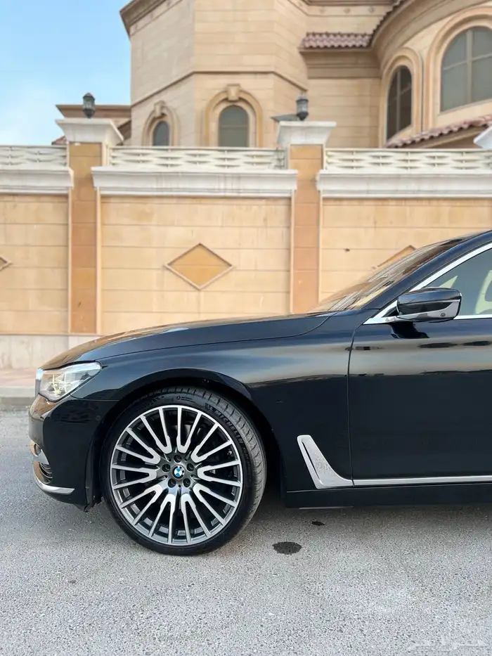 بي ام دبليو 750li ممشى قليل 2016 قمة النظافة بحالة الوكالة 3