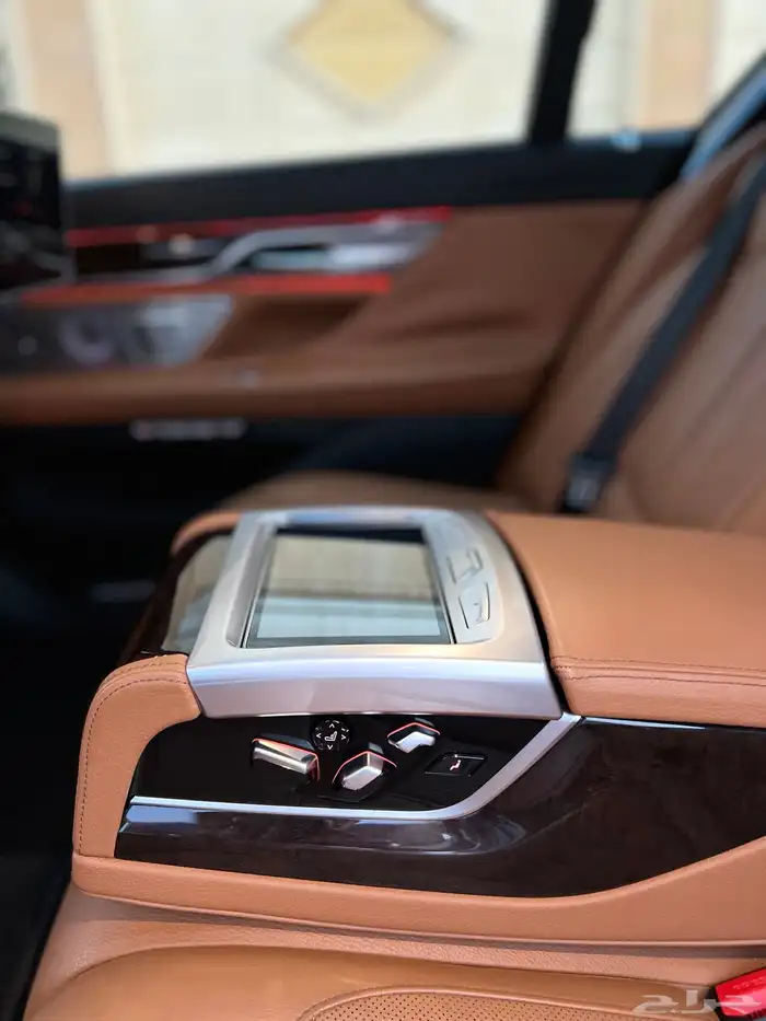 بي ام دبليو 750li ممشى قليل 2016 قمة النظافة بحالة الوكالة 32