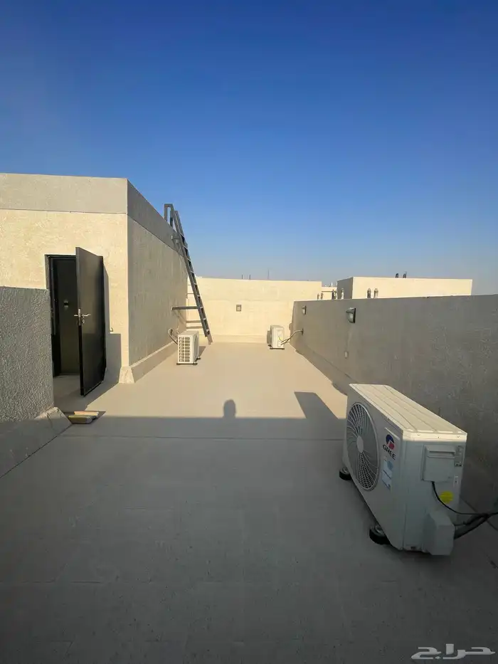 للبيع فيلا المشرقية حي الجنادرية 38