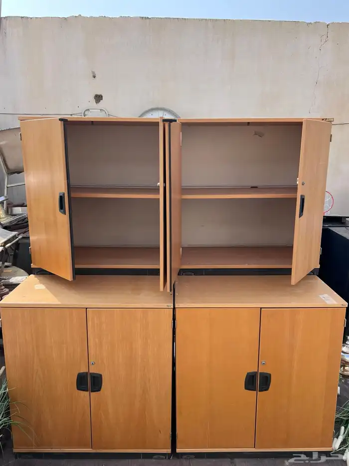 مكتب ورفرف ودواليب وسرير 13