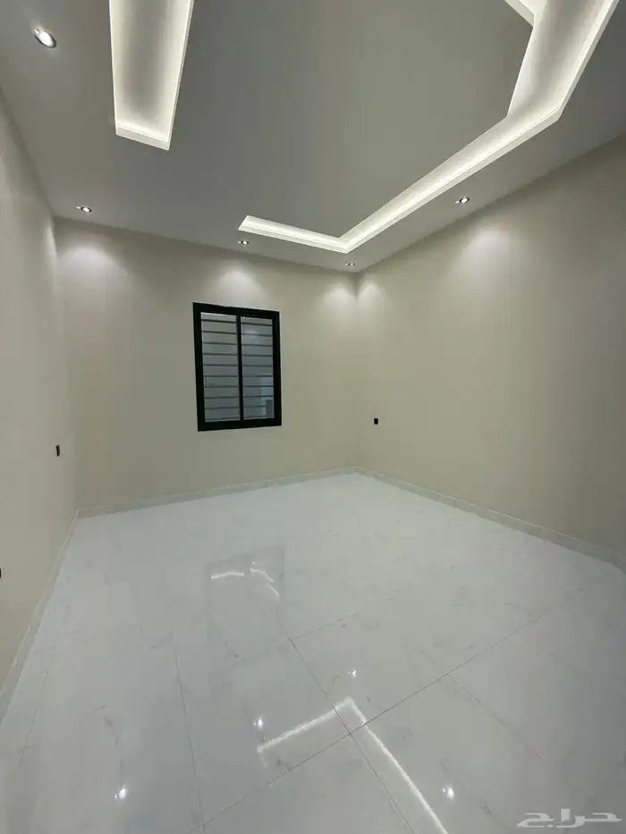 للبيع ارواف علويه وشقق ارضيه تشطيب فندقي ف شمال الخميس 31