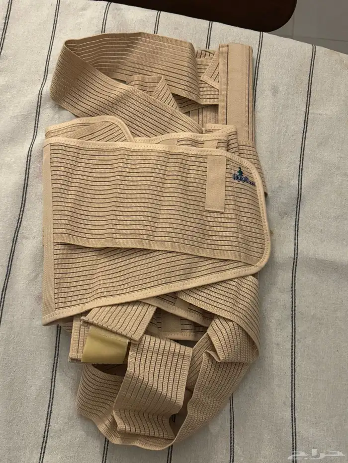 مشد جديد لم يلبس والله بسبب فتحنا الكرتون وكان المقاس خطا 1