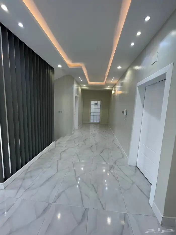 فله للبيع تندحه خلف المرور دورين وملحق 18