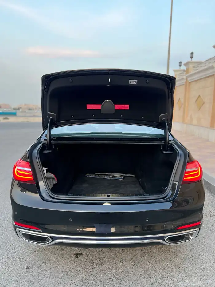 بي ام دبليو 750li ممشى قليل 2016 قمة النظافة بحالة الوكالة 54