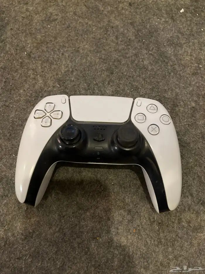 يد سوني فايف وسوني فايف ونظارة واقع افتراضي سوني فور 3