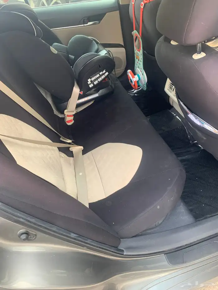 كامري 2023 LE مطور هايبرد تيتانيوم مميز 6