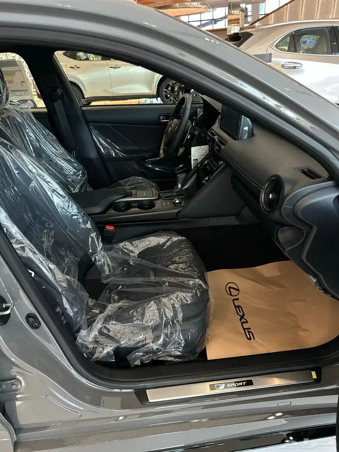 لكزس is350f بلاك ادشن 2025 24