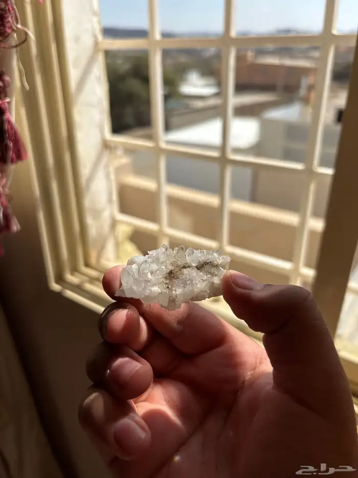 حجر الكوارتز لامع وفخم جدا 0