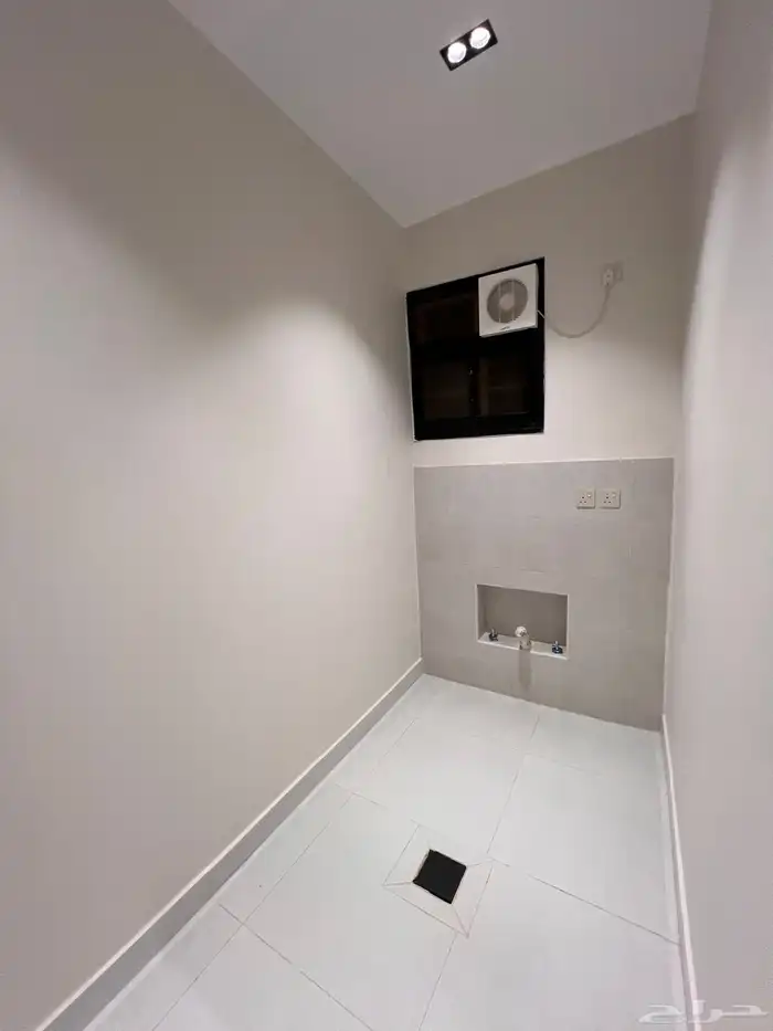 للبيع ادوار ارضيه وادوار علويه خلف المعارض خميس مشيط 30