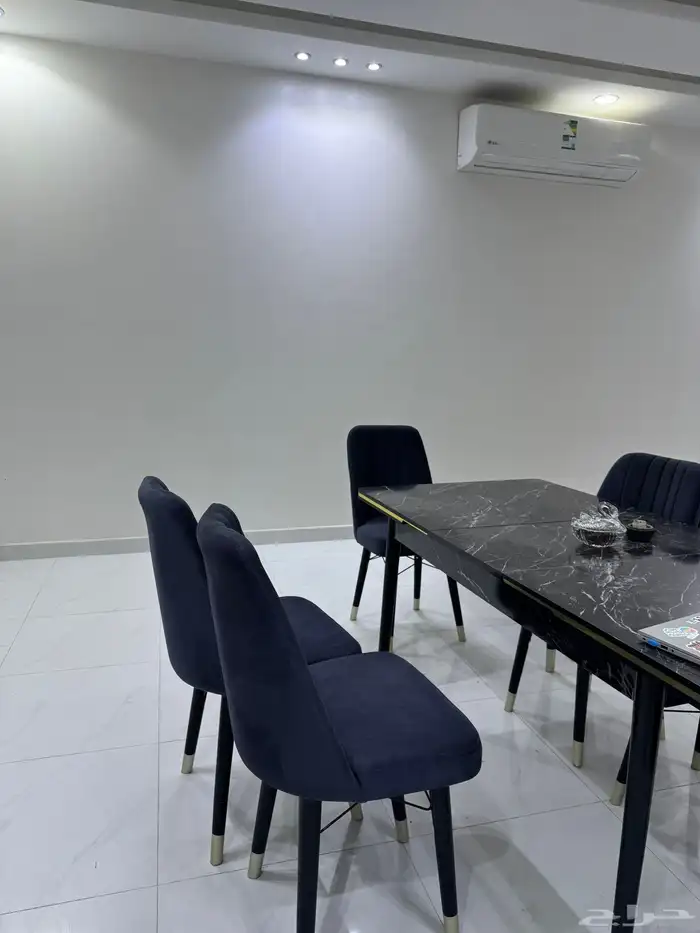 طاولة طعام 6 كراسي مستعملة - قابلة للطي تصغير وتكبير 4