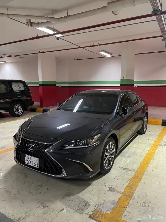 للتقبيل   لكزس ES300h هايبرد موديل 2023 0