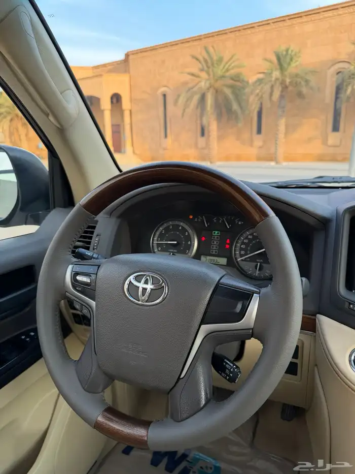 لاندكروزر 2017 رقم (( 3)) عدد الملاك ((2)) 39