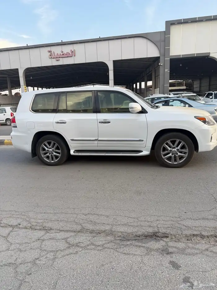 لكزس 2012 مخزن مالك اول فل كامل 1