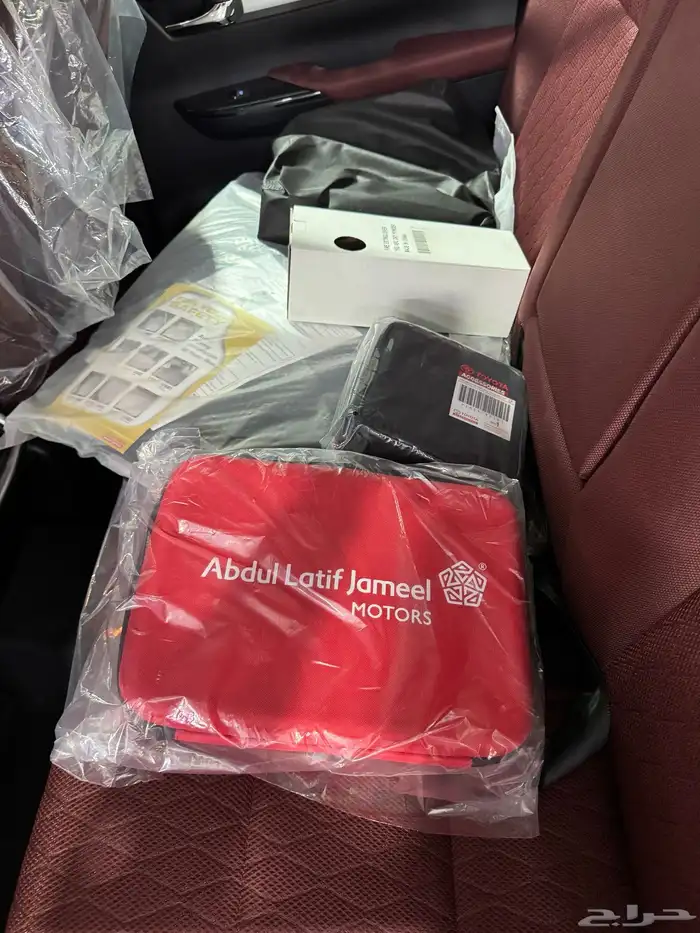 تويوتا   هايلوكس دبل بنزين توماتيك 2025 جديد 131.100 شامل 24