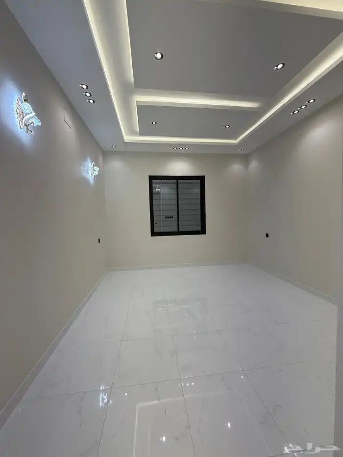 للبيع ارواف علويه وشقق ارضيه تشطيب فندقي ف شمال الخميس 29