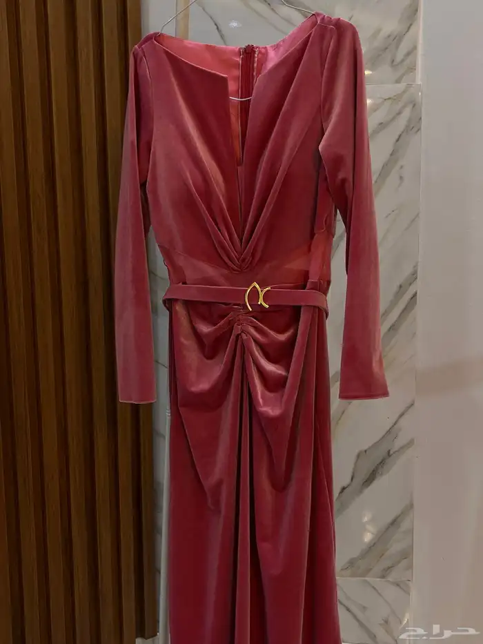 فستان جديد للبيع من بوتيك blan B ملبوس اربع ساعات 0