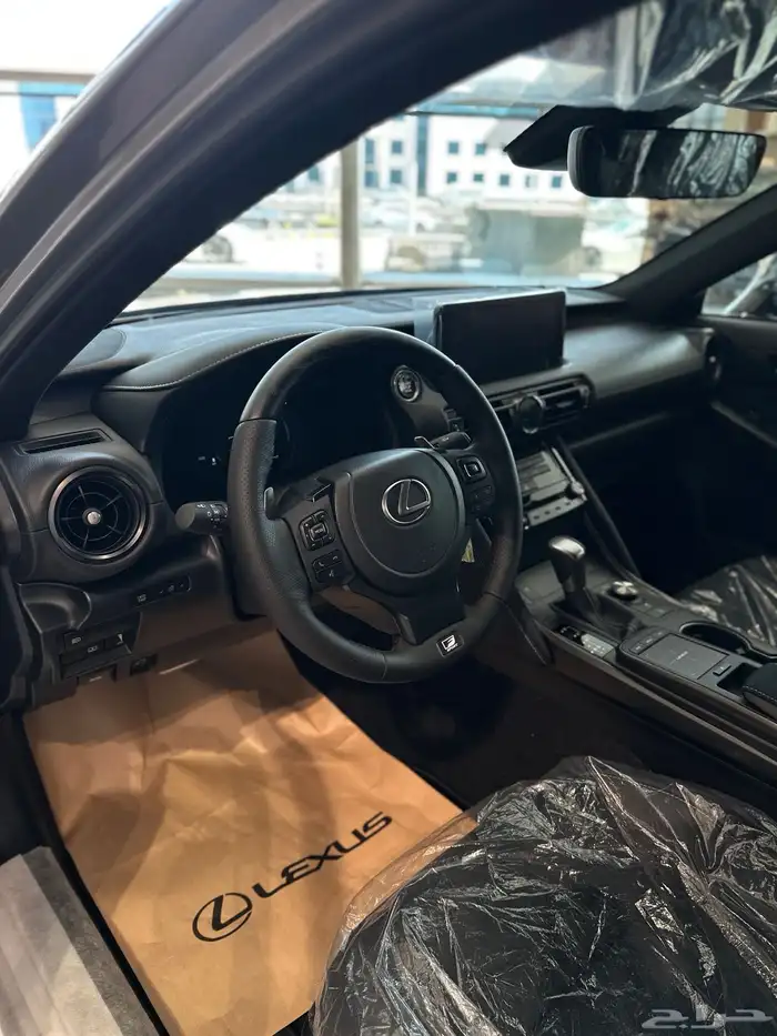 لكزس is350f بلاك ادشن 2025 29