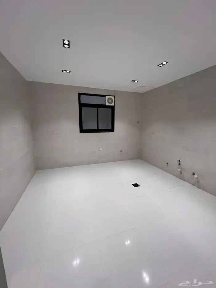 للبيع ادوار ارضيه وادوار علويه خلف المعارض خميس مشيط 32