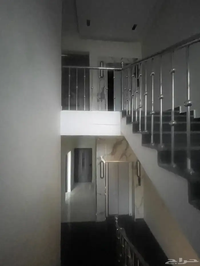 للبيع ادوار ارضيه ودوار علويه تشطيب ممتاز خلف المعارض 36