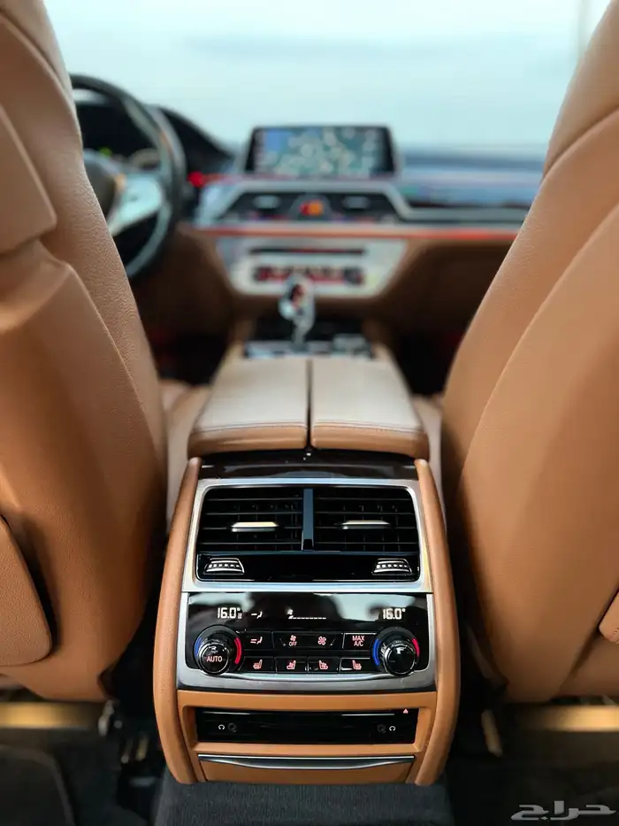 بي ام دبليو 750li ممشى قليل 2016 قمة النظافة بحالة الوكالة 49