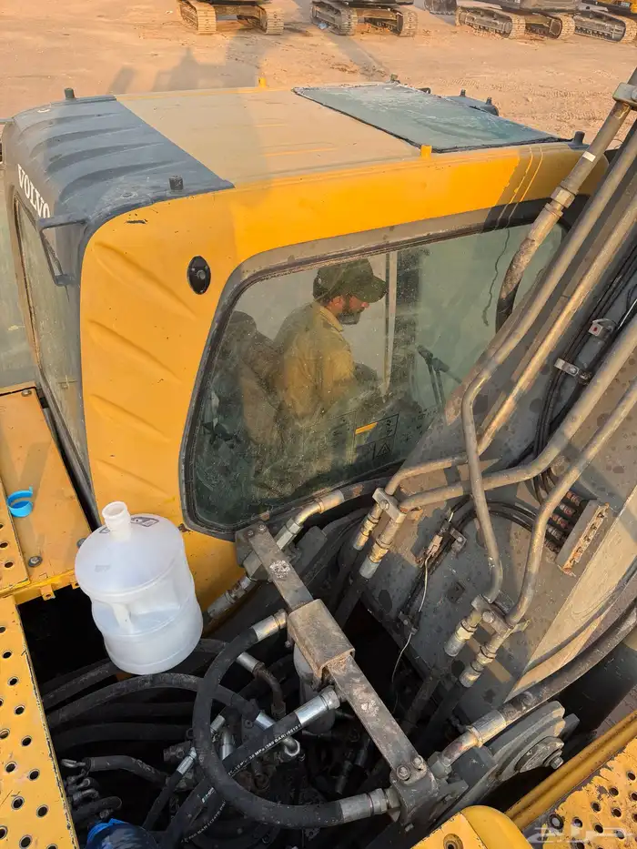 بوكلين فولفو 2009 للبيع مع الدقاق الرياض 21