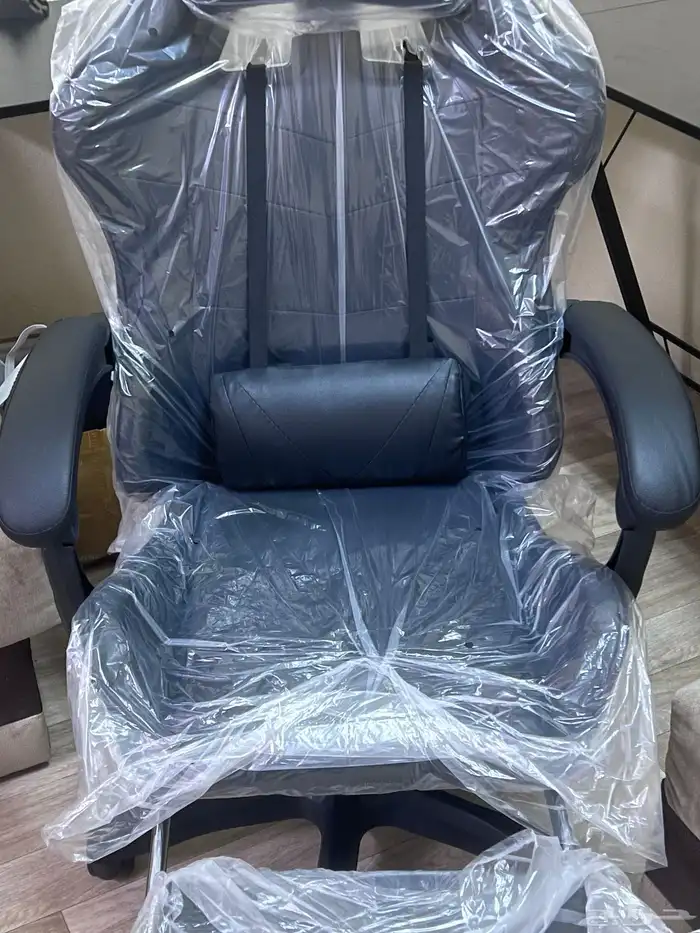 كرسي قيمنق جديد جدا  السعر 230 1