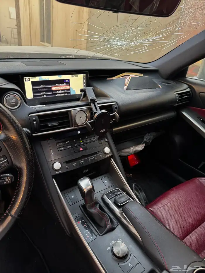 لكزس 2017 is فئة F مصدومه 17