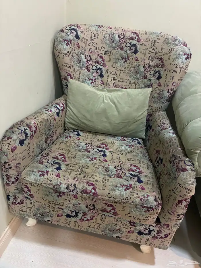 كنب اخضر ومشجر بحالة جيده استعمال بسيط ب500 ريال قابل 3