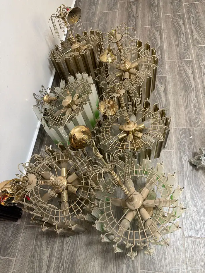 ثريات نظيفه وشغله 0