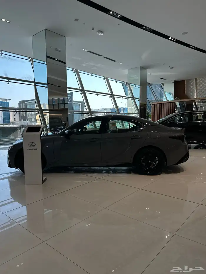 لكزس is350f بلاك ادشن 2025 9