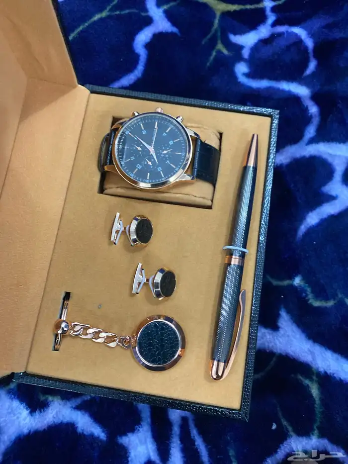 بوكس كامل قلم وساعة وأشياء ثانية فل كامل أطلب الحين 2