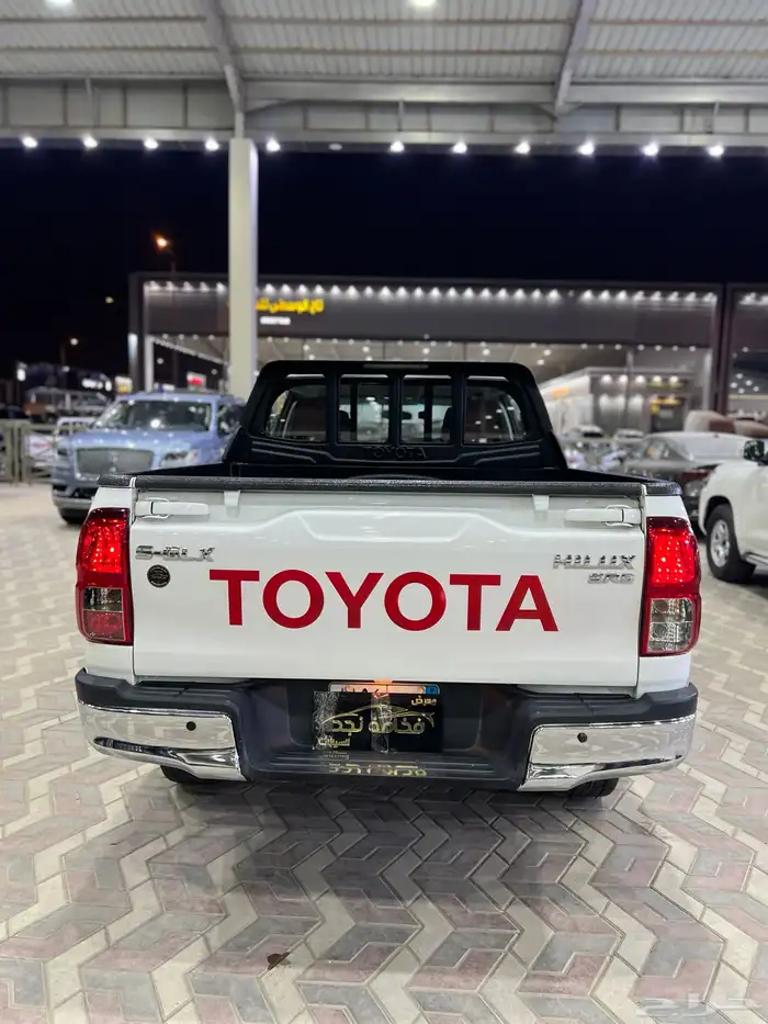 تويوتا هايلوكس 2016 بنزين قير عادي ماشي 291 الف 4