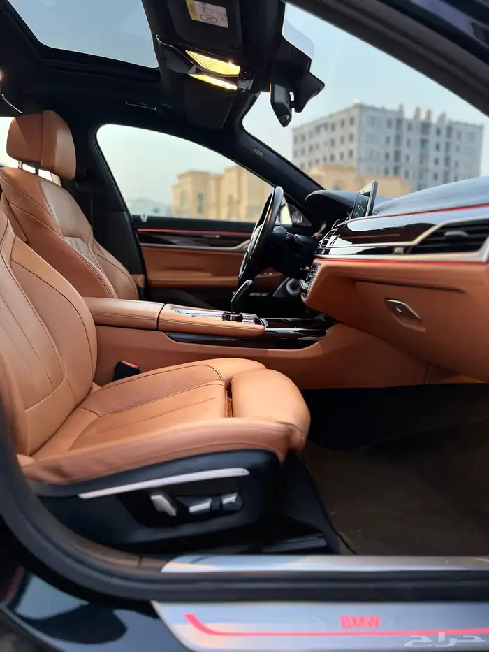 بي ام دبليو 750li ممشى قليل 2016 قمة النظافة بحالة الوكالة 47