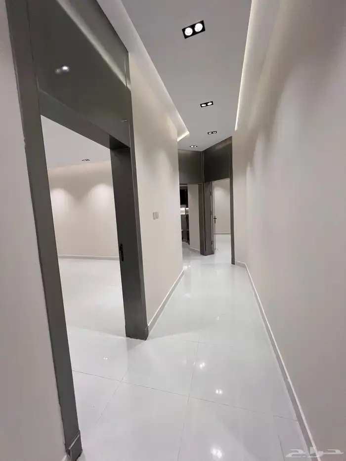 للبيع ادوار ارضيه وادوار علويه خلف المعارض خميس مشيط 36