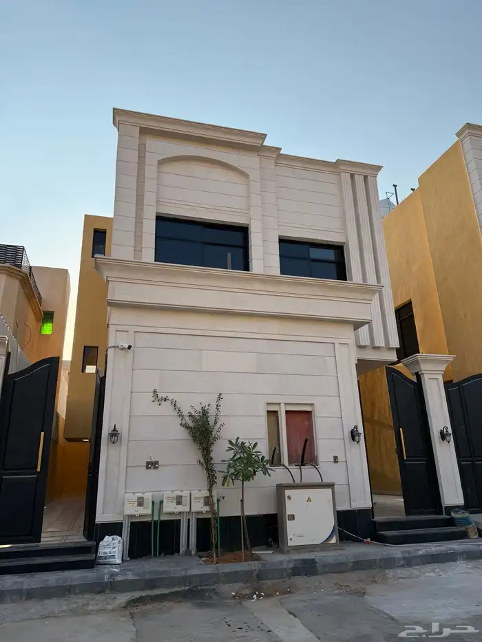 دور علوي فاخر للإيجار بحي النسيم 0