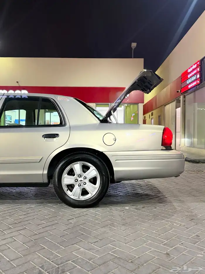 فورد فكتوريا 8