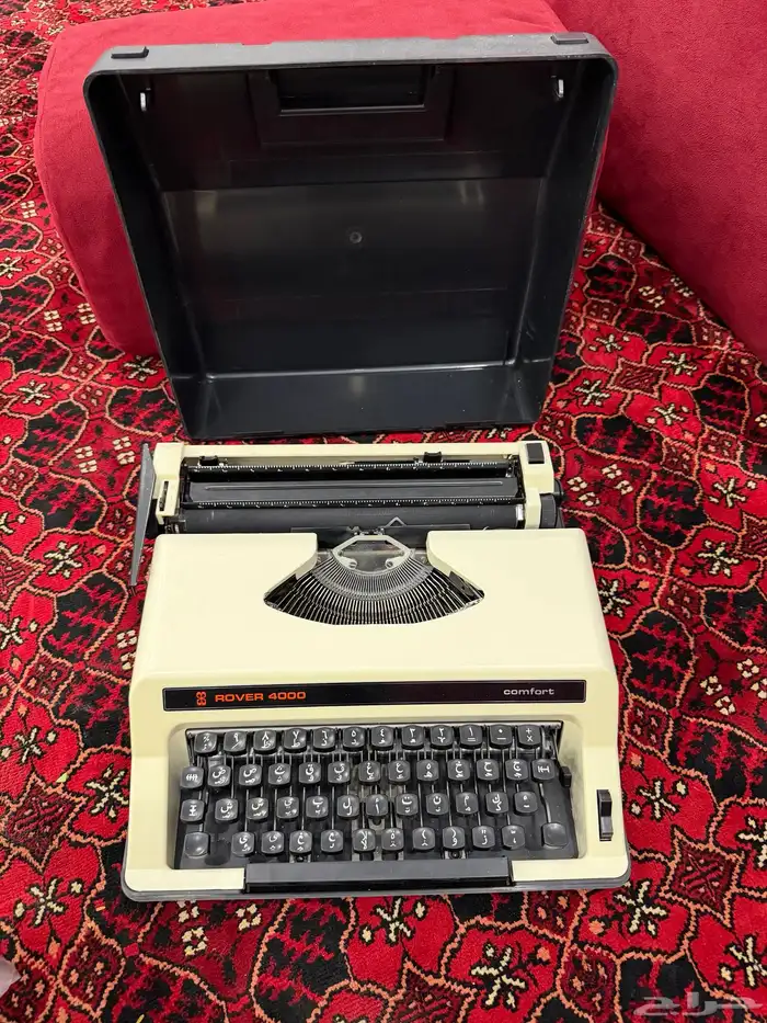 الة كتابة قديمة 0