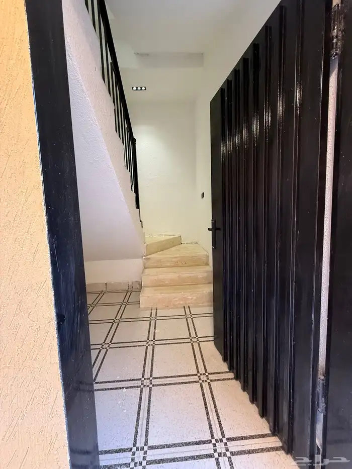 دور علوي فاخر للإيجار بحي النسيم 3