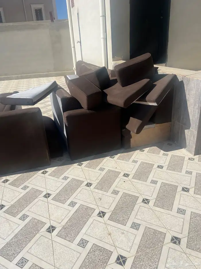 كنب للبيع الكمية ككبيرة كانت في استراحة والبيع بالكامل 1