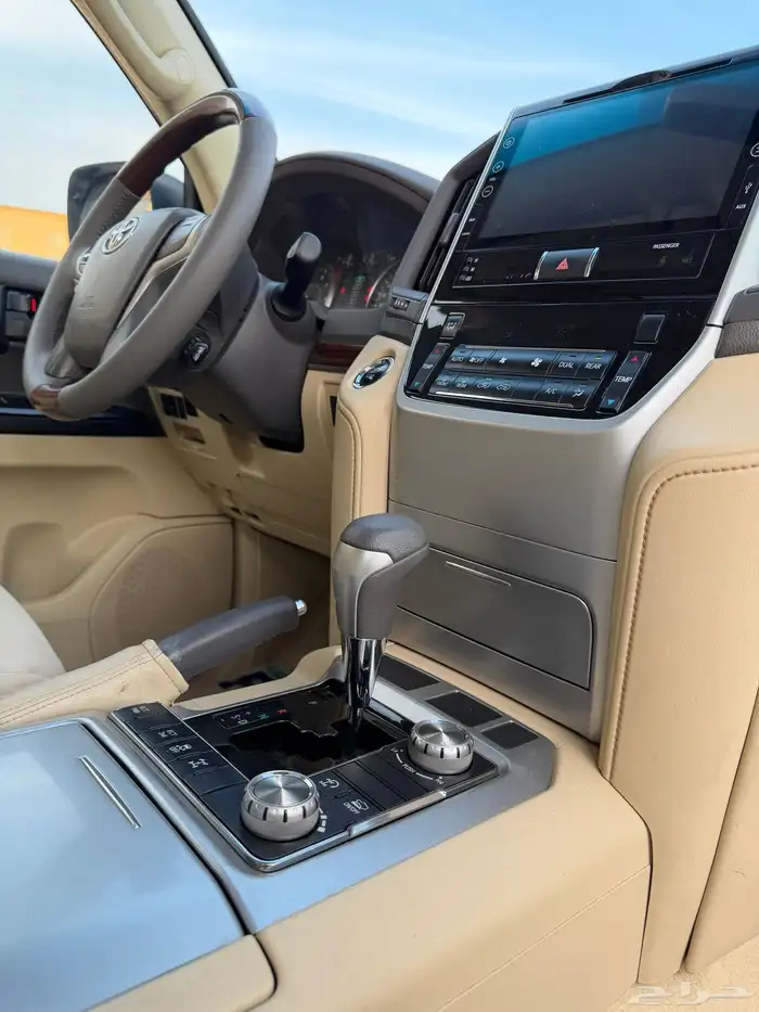 لاندكروزر 2017 رقم (( 3)) عدد الملاك ((2)) 35