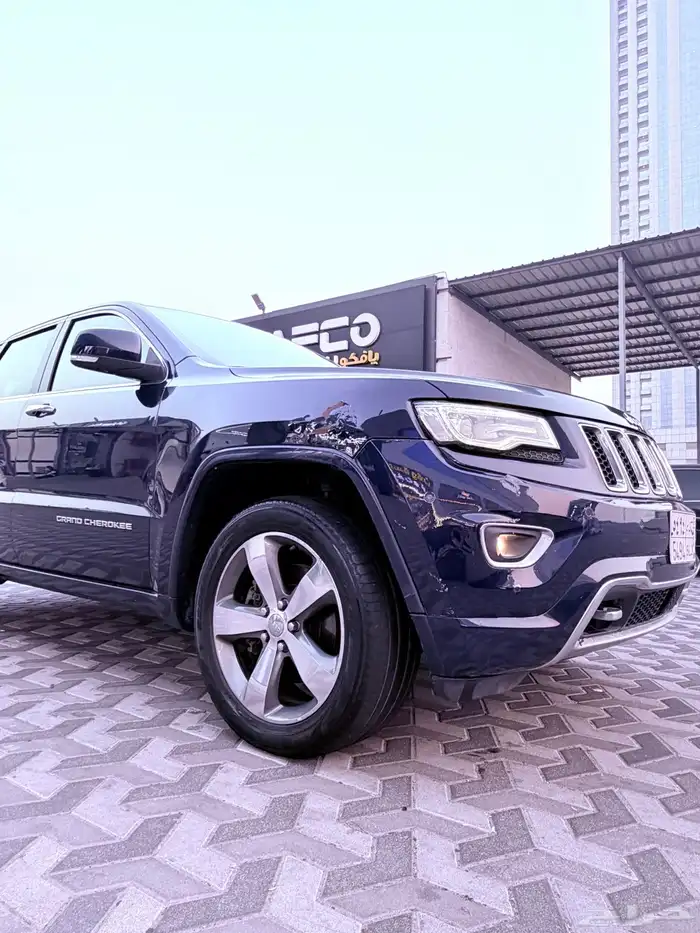 جيب قراند شروكي 2014 ماشي 173 .8 سلندر ضربتين بدي يمين فقط 8