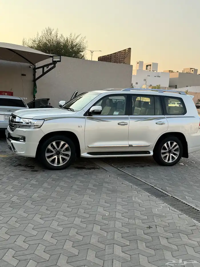 لاند كلوزر VXS 2017 0
