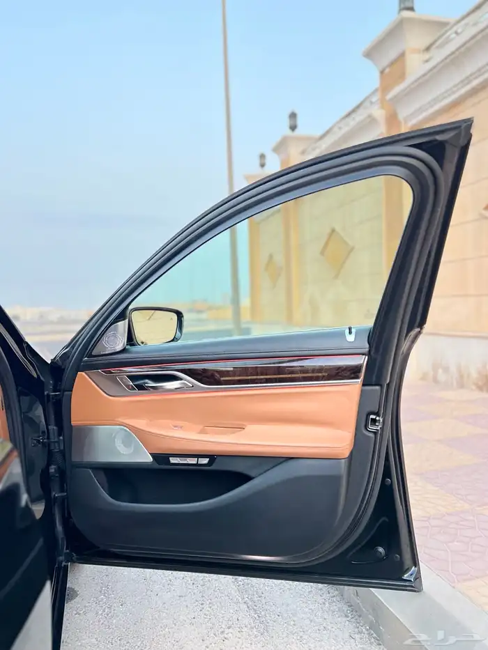 بي ام دبليو 750li ممشى قليل 2016 قمة النظافة بحالة الوكالة 37