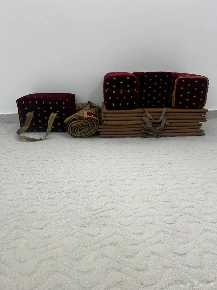 طقم مدات احمر منقط بمراكيها معي مركا عزبة معي كراسي رحلات 2