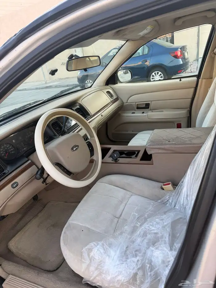 فورد فكتوريا 4