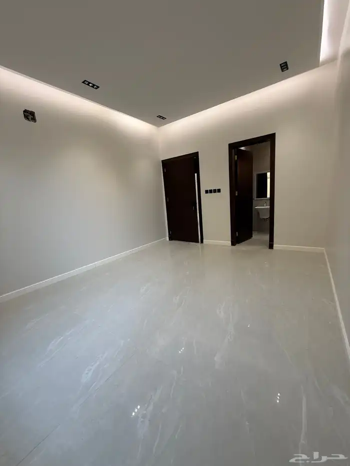 دور علوي فاخر للإيجار بحي النسيم 13